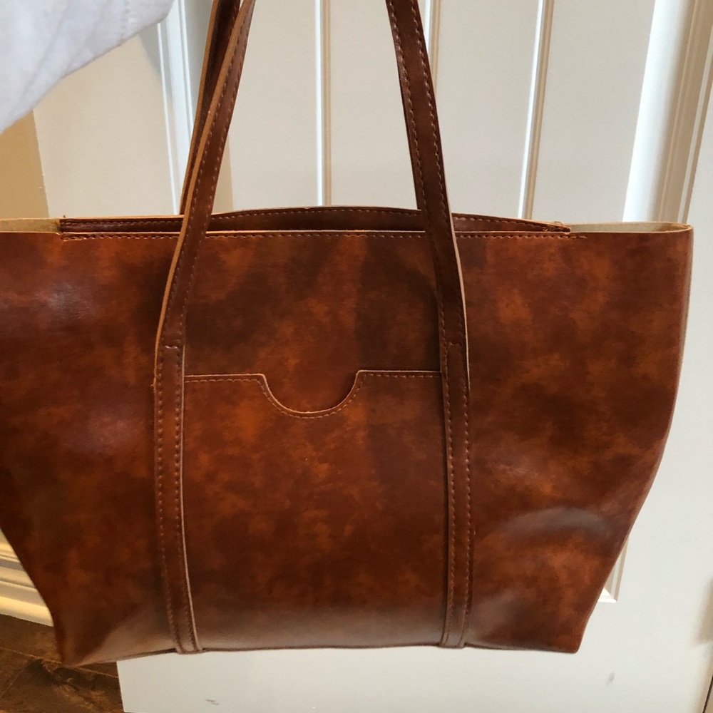 Cognac handbag with pocket